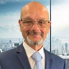 Robert Ishak's Instagram, Twitter & Facebook