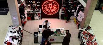 Hier gibt es alles, von der eintracht bettwäsche, trikot, tassen und handschuhe. Fanshops Eintracht Frankfurt Fans
