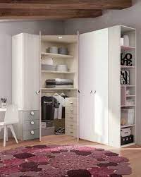 Solitamente gli armadi classici sono a muro ed hanno una sola la decisione di mettere un armadio angolare nella propria camera da letto è dettata sia da motivi di spazio che da motivi di gusto personale. Pin Su Parete Attrezzata Moderna