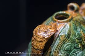 三彩釉印海水流云纹扁把壶辽辽宁省博物馆藏tri color glazed pitcher decorated with moulded sea water and running cloud designs the liao dyasnty 907 11 pottery glazes pottery glaze