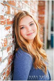 35 Stunning Look Fabulous Senior Pictures Ideas For Girls Wagepon Ideas Senior Girl Photography Senior Pictures Girl Poses Senior Photos Girls