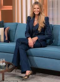 Elle Macpherson suddenly HANGS UP