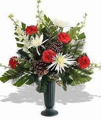 About Winter Grave Decoration Walter Knoll Florist St Louis Mo Christmas Flower Arrangements Winter Flower Arrangements Flower Arrangements Diy