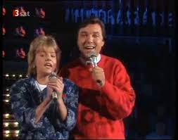 He was voted the country's best male singer in the annual český slavík (czech nightingale) national music award 42 times, most recently in 2017. Karel Gott Darinka Fang Das Licht Video Dailymotion