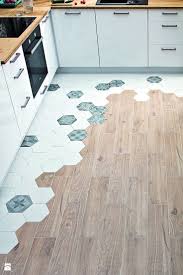 Carreaux De Ciment Et Parquet 15 Facons De Les Adopter Carrelage Cuisine Sol Amenagement Maison Carrelage Cuisine