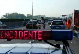 Auto scivola fuori strada al brugnello, intervengono i vigili del fuoco. Piacenza Schianto Tra A1 E A21 Cinque Morti 24emilia