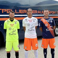 Lewandowski porter son maillot bayern munich pas cher 2015/16 a marqué 21 buts en 21 matches de bundesliga, l'amenée de courant dott attaquant et je pense que beaucoup de fans veulent aussi de le voir porter bayern maillot de foot lewandowski 9 pas cher 2015/16 jouer au football. L Ensemble Des Maillots De Foot 2015 2016 De La Ligue 1