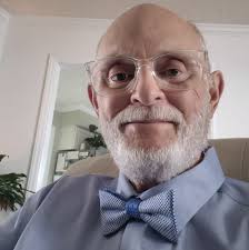 Who remembers 1 Christmas it snowed in the 80s… we had sledge like this ❤️