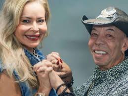 Esposa, fã e doadora: Saiba como o cantor Chrystian conheceu Key Vieira