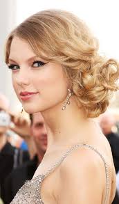 Find more hairstyles of taylor swift using our tutorial. Top 10 Taylor Swift Hairstyles To Inspire You My Stylish Zoo