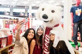 The spot, featuring a group of polar bears staring up into the sky and watching the aurora borealis, was produced using cg. Meet The Coca Cola Polar Bear At Coca Cola Store Las Vegas Picture Of Coca Cola Store Las Vegas Tripadvisor