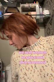 Katy Perry Trying to Jump into A Crowd Full Vid