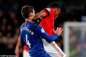 Get andreas christensen latest news and headlines, top stories, live updates, special reports, articles, videos, photos and complete coverage at mykhel.com. Andreas Christensen Tragt Eine Maske In Chelsea Training Nach Erklart Wird Passen Zu Gesicht Tottenham Aktuelle Boulevard Nachrichten Und Fotogalerien Zu Stars Sternchen
