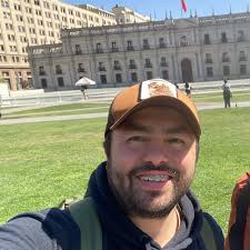 Pero porque no le dice "no hagas nada indebido, así no tienes problema con  la policía"