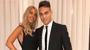 Yıldız futbolcu lautaro martínez'in model sevgilisi agustina gandolfo cesur paylaşımlarıyla adından söz ettiriyor. Wag Avec Agustina Gandolfo Lautaro Martinez Inter Est Comble