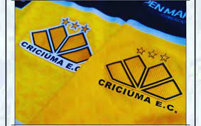 | a construtora escudo está presente no mercado imobiliário há quase quatro décadas, de modo. Fornecedora De Uniforme Faz Ajustes No Escudo E No Tom Da Cor Amarela Da Camisa Do Criciuma Criciuma Ge