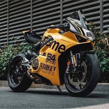 Black And Gold Motorcycle Wrap Superbikes Of Instagram On Instagram Supreme Wrapped Ducati Panigale V4 1103cc 211hp 13 000 Rpm 173kg Instabikes Us Ducati Panigale Ducati Panigale