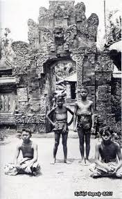 Lihat ide lainnya tentang indonesia, sejarah, iklan cetak. Foto Orang Bali Jaman Dulu Bali Old Photos Balinese