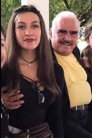 Jun 03, 2021 · más de 100 efectivos policiales realizaron este jueves rastrillajes en dos predios de la localidad bonaerense de san vicente en busca de restos de tehuel de la torre, el joven trans que fue visto. Exhiben A Chente De Mano Larga Con Una Joven