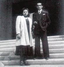 الناقد والروائية عاصفةىف الجزائر