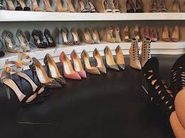 Senangnya hendak menjaga orang seperti anda. Koleksi Kasut Selebriti Selebriti Ini Yang Mampu Buat Anda Stress