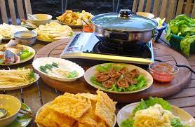 Masukkan pes tomyam (pes ni kalau kedekut pun nanti tak rasa, mula la komplen knape eh tomyam kite tak sedap). Resepi Steamboat Kuah Tomyam Paling Sedap Boleh Makan 1 Keluarga Blogopsi