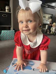 Can anyone help and remove all back ground and make it look like  professional photo shoot please thank you inadvance