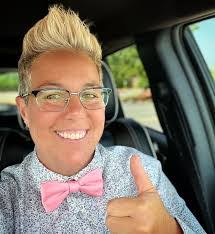 Lori Hock's Instagram, Twitter & Facebook