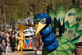 Tivoli, also known as tivoli gardens, is an amusement park and pleasure garden in copenhagen, denmark. Das Kopenhagener Tivoli Feiert 175 Geburtstag Mit Wildem Neuzugang