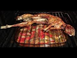 Me estoy dando cuenta que la mayoría de las recetas navideñas que estoy compartiendo con el conejo se presta a múltiples preparaciones, frito, guisado, asado, estofado, etc. Pin En Conejo