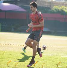 Check spelling or type a new query. Flamengo E Escalado Com Volta De Rodrigo Caio E Bruno Henrique Veja O Time 21 07 2021 Uol Esporte