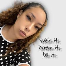 Clarissa Jamison's Instagram, Twitter & Facebook