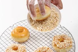 Diawali pada tahun 1968, saat satu merk yang ternama american donat mengikuti jakarta fair atau yang saat ini disebut dengan. Agar Hasilnya Cantik Begini Trik Memberikan Topping Untuk Donat Semua Halaman Sajian Sedap