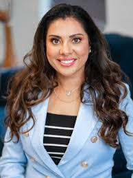 Erum Siddiqui's Instagram, Twitter & Facebook