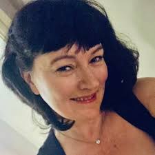 Liz Bennett (@Lizzieannie)