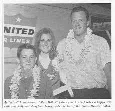After appearing in numerous television series and movies, james earned a pretty good amount as his salary. James Arness In Hawaii With His Children James Arness Old Movie Stars Movie Stars