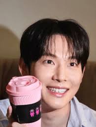 Who is Yim Siwan Dating? Wife, His Love Life in 2025