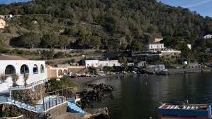 Its history is bound up with the falconiera fortress and the santa. Covid 19 Primo Caso Di Positivita Nell Isola Di Ustica La Repubblica