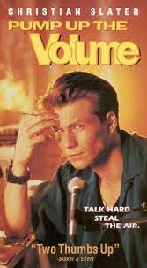 Arizona'ya yeni taşınan mark, yalnızlığını unutabilmek için kendisine kaçak bir radyo istasyonu kurar. Pump Up The Volume 1990 Allan Moyle Cast And Crew Allmovie