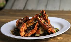 Kalian tau ngga kalo indonesia tuh memiliki luas wilayah lautan sebesar 3,25 juta km persegi. Menu Udang Bandar Djakarta