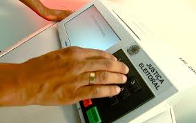 Resultado de imagem para eleiÃ§Ãµes de 2018 marcando o 13 urna