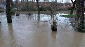 Il aurait fallu que la médiane soit plus proche de 2018 que de 1958 pour conclure à une augmentation de tels phénomènes climatiques. Esquelbecq Wormhout L Yser Sort De Son Lit Et Provoque Des Inondations
