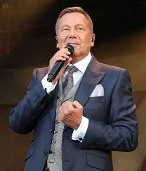 Der schlagersänger kommt mit einem neuen album in die konzerthallen. Roland Kaiser Wikipedia
