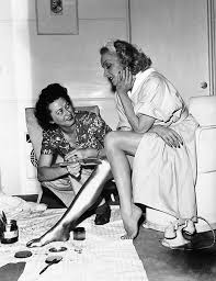 Bekijk meer ideeën over bodypaint, bodypainting, lichaamsbeschildering. Bla Marlene Dietrich Kismet Gold Body Paint 1944 Bizarre Los Angeles