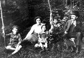 (sorry karl, but not really as important as rosa). Sophie Liebknecht Wikipedia