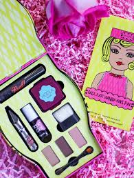 benefit cosmetics holiday gift sets for
