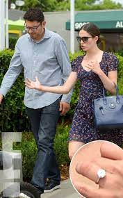Exclusive See The First Pics Of Emmy Rossum S Engagement Ring Celebrity Engagement Rings Engagement Rings Stunning Engagement Ring