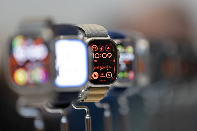 Apple wins $250 US jury verdict in patent case over Masimo smartwatches |  Reuters