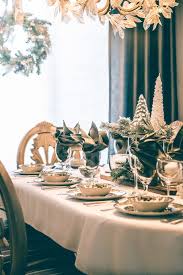 Nobody does christmas better than mother nature! Hd Wallpaper Bowls Chairs Christmas Decorations Dining Room Dining Table Wallpaper Flare
