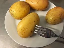 Il forno a microonde è un. Patate Al Microonde Facili Veloci E Buonissime Sembrano Al Forno Preparate Con Una Cottura Classica Ma Potete Anche Farle Bol Ricette Ricette Contorni Patate